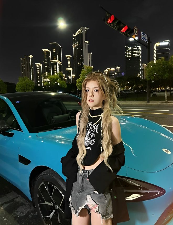 车主质量都这么高的吗？仙女也就长这样吧冰球突破豪华版app小米SU7的美女(图8)