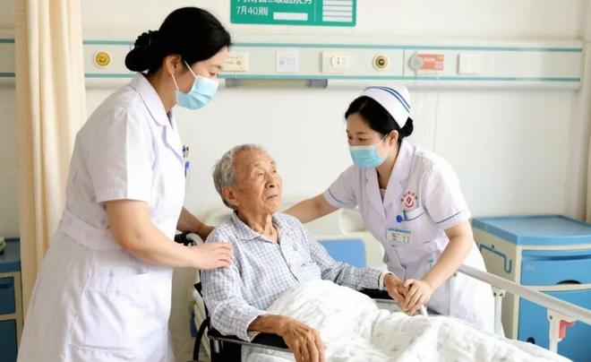 河南免陪照护服务试点冰球突破豪华版探访(图3)