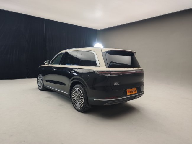 99万元起 旗舰SUV震撼上市冰球突破奇瑞风云T11售18(图3) 99万元起 旗舰SUV震撼上市冰球突破奇瑞风云T11售18(图3)