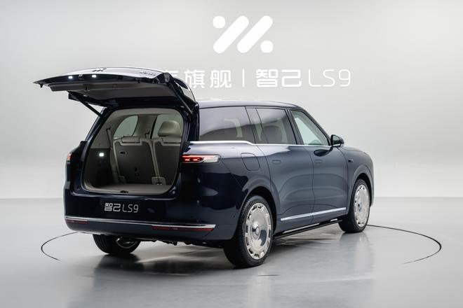 又添一员智己LS9预售3369万起冰球突破技巧9系大六座旗舰SUV(图3) 又添一员智己LS9预售3369万起冰球突破技巧9系大六座旗舰SUV(图3)