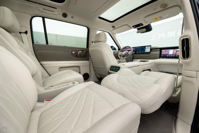 又添一员智己LS9预售3369万起冰球突